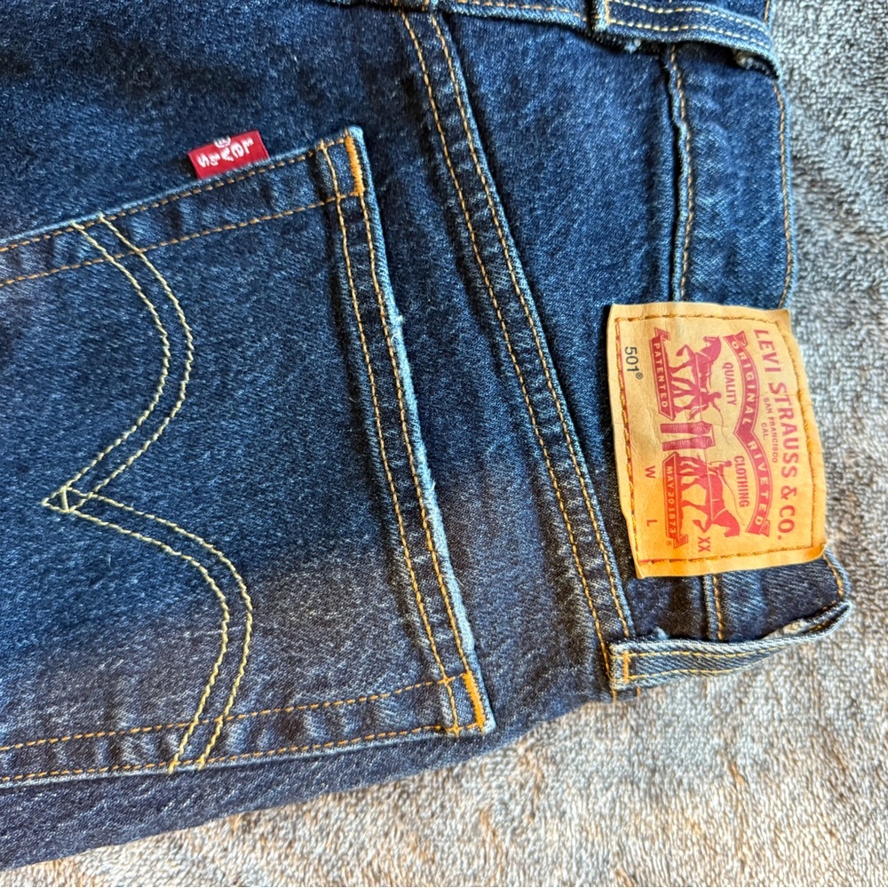 Levi’s 501 Dark Wash Blue Button-Fly Jeans - Picture 10 of 11